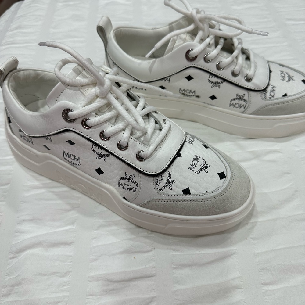 Sneakers - Picture 2 of 7